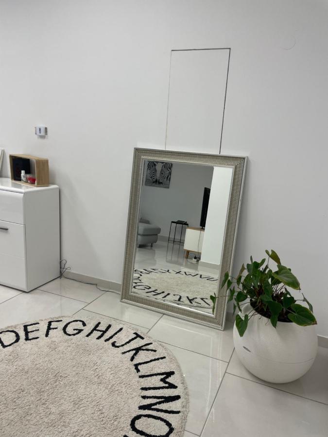 Stadtsuite Mit Sauna In Wiener Neustadt 135 M2 Eksteriør billede