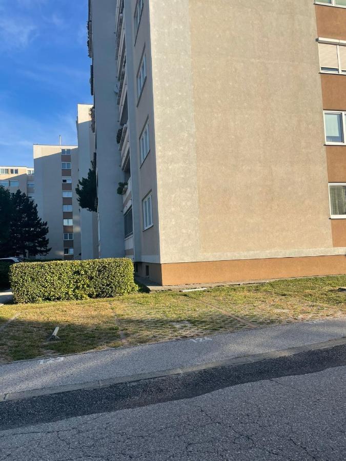 Stadtsuite Mit Sauna In Wiener Neustadt 135 M2 Eksteriør billede