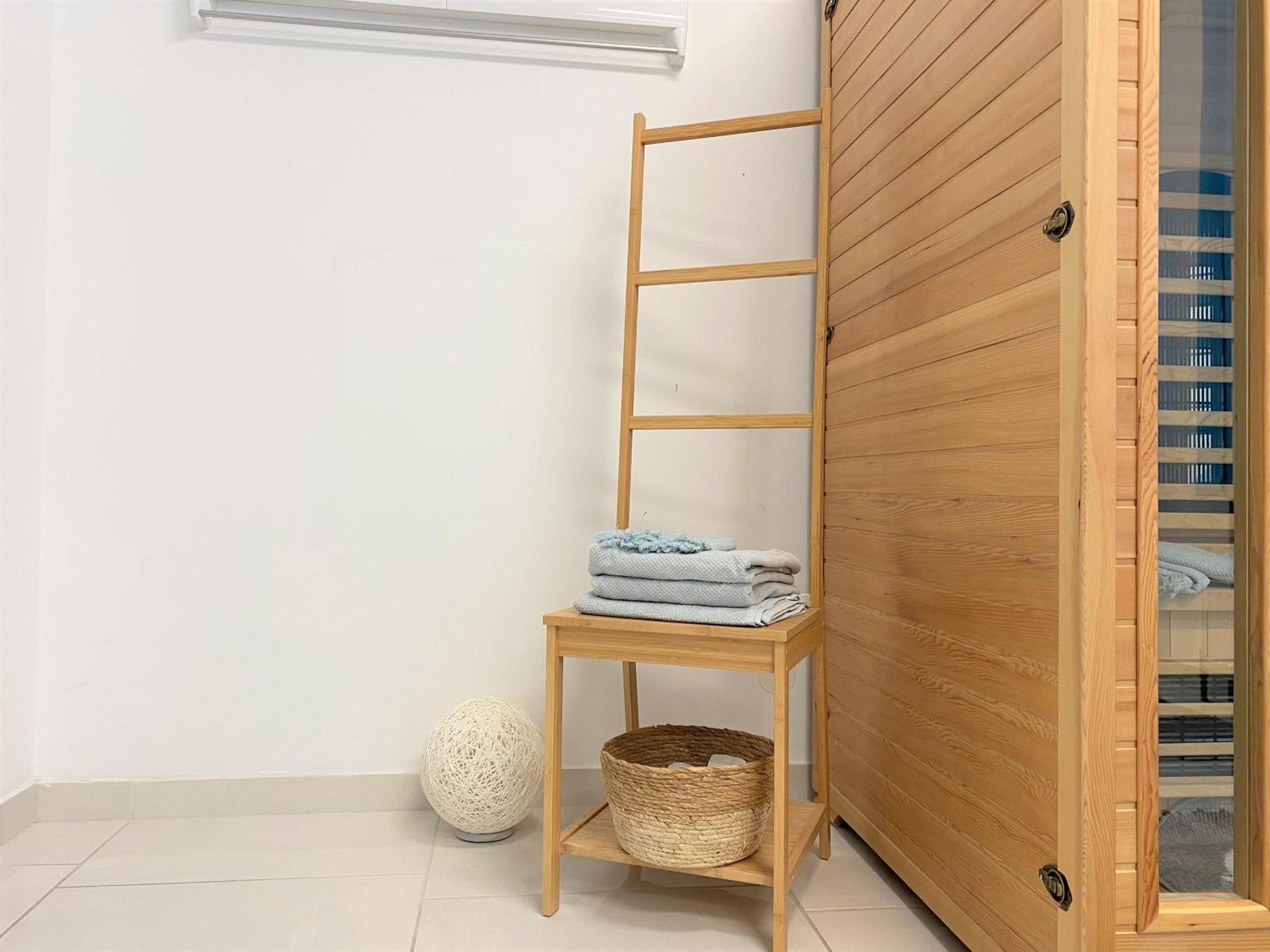 Stadtsuite Mit Sauna In Wiener Neustadt 135 M2 Eksteriør billede