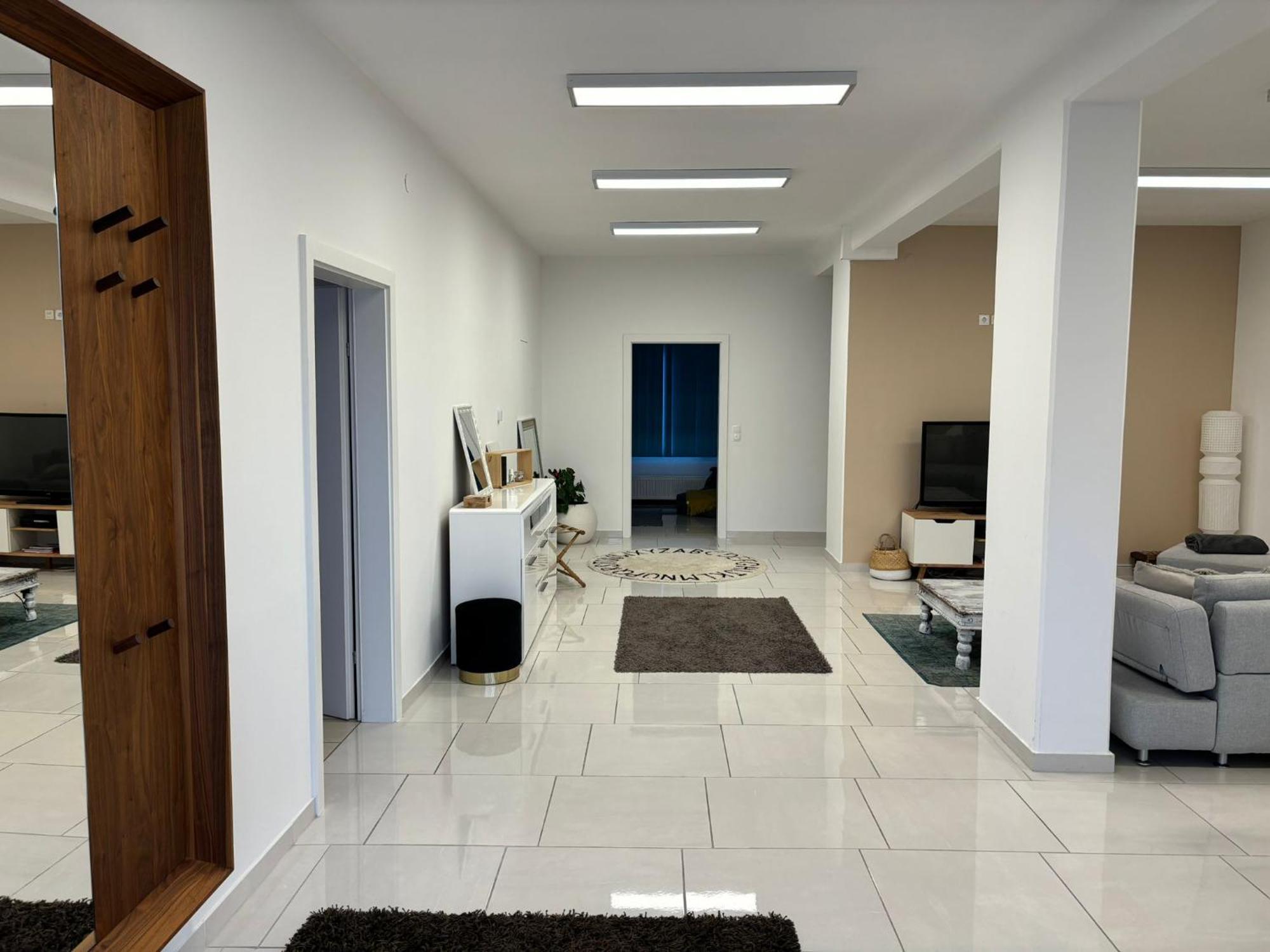 Stadtsuite Mit Sauna In Wiener Neustadt 135 M2 Eksteriør billede